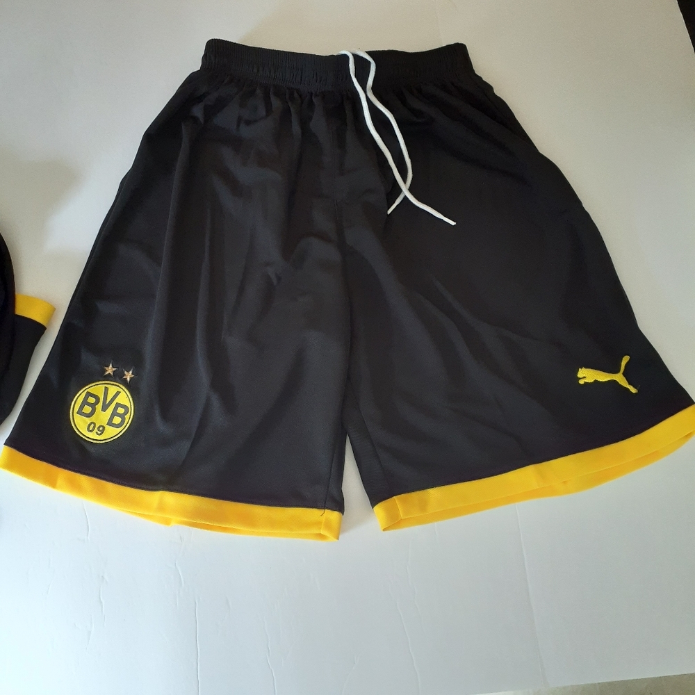 SHORT SPORTS TEAM BORUSSIA DORTMUND OF GERMANY